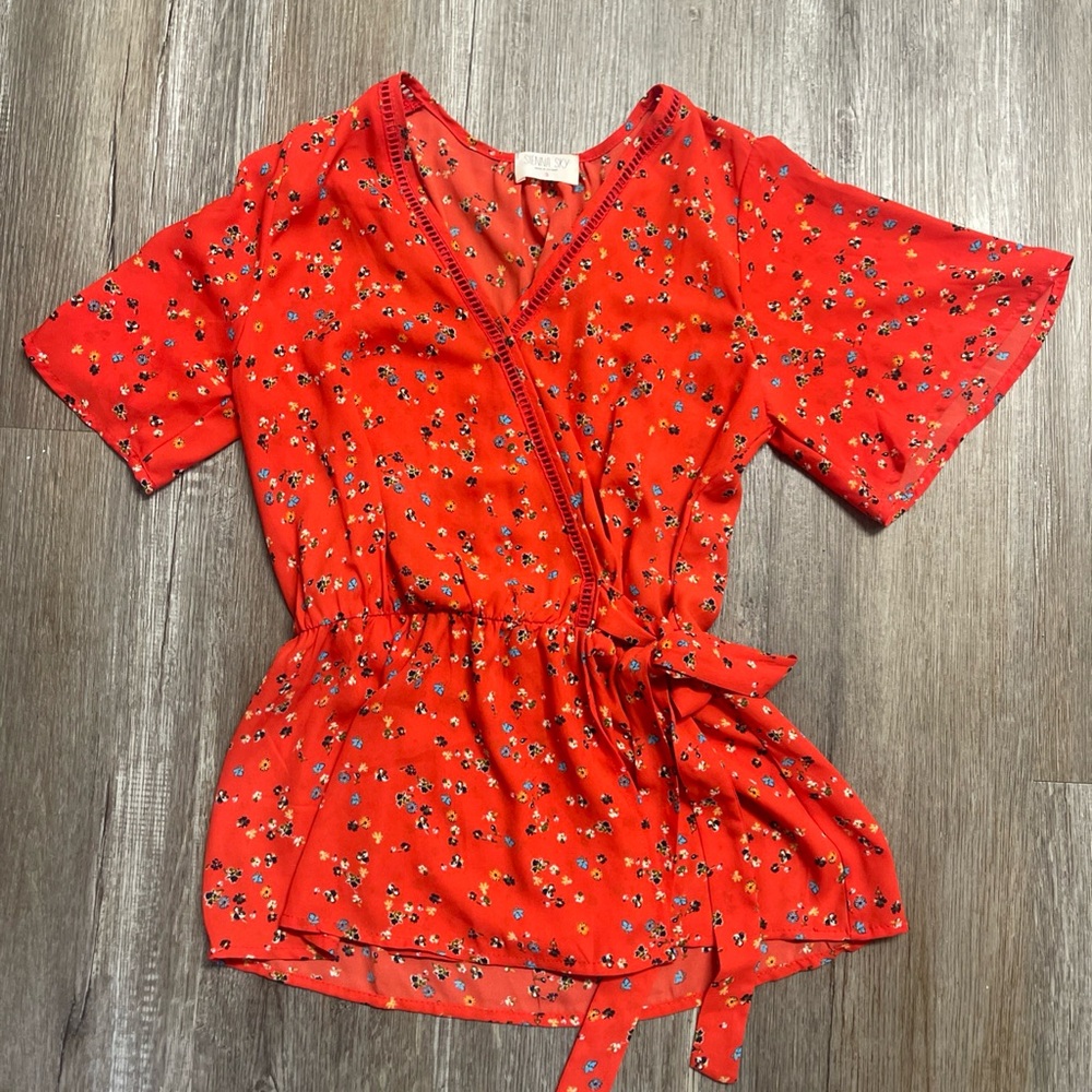 sienna sky Red Short Sleeve Blouse Floral Peplum Top Size Small